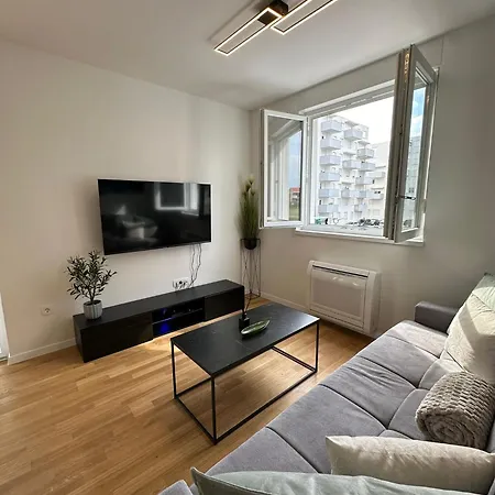 Desire - Brand New Modern Apartment *